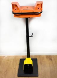 Корпус двуручного пульта управления с педалью (1 скорость 1НО+1НЗ), 3 отверстий для кнопок, с опорой, CEKP1BX10 - EMAS