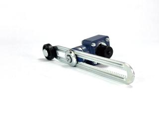 Консоль с длинным регулируемым рычагом, с пластмассовым роликом Ф18мм, LD51MEP123 - EMAS