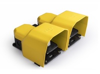 Двойная педаль 1-x скоростная с защитной металлической крышкой и отверстием для ручки (1НО+1НЗ)+2x(1НО+1НЗ), PDKA22BG10 - EMAS 