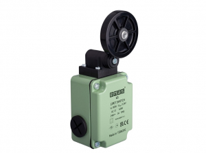 Выключатель концевой синхроного переключения угловой 2-х направленный с пластмассовой консолью и резиновым роликом Ф50мм (1НО+2НЗ), L1K25MEL121 - EMAS 