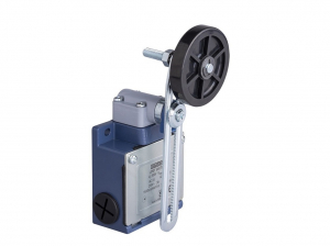 Выключатель концевой синхронного переключения угловой 2-х направленный с металлической консолью и резиновым роликом Ф50мм на длинном регулируемом по наклону рычаге (1НО+2НЗ), L53K25MEL123A - EMAS 