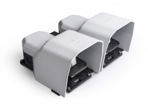 Двойная педаль 1-x скоростная с защитной металлической крышкой и отверстием для ручки 2x(1НО+1НЗ)+2x(1НО+1НЗ), PDKA22GG10G - EMAS 